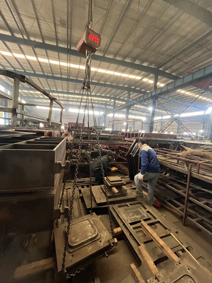 扬州众智汽配所有的模具及夹具-2