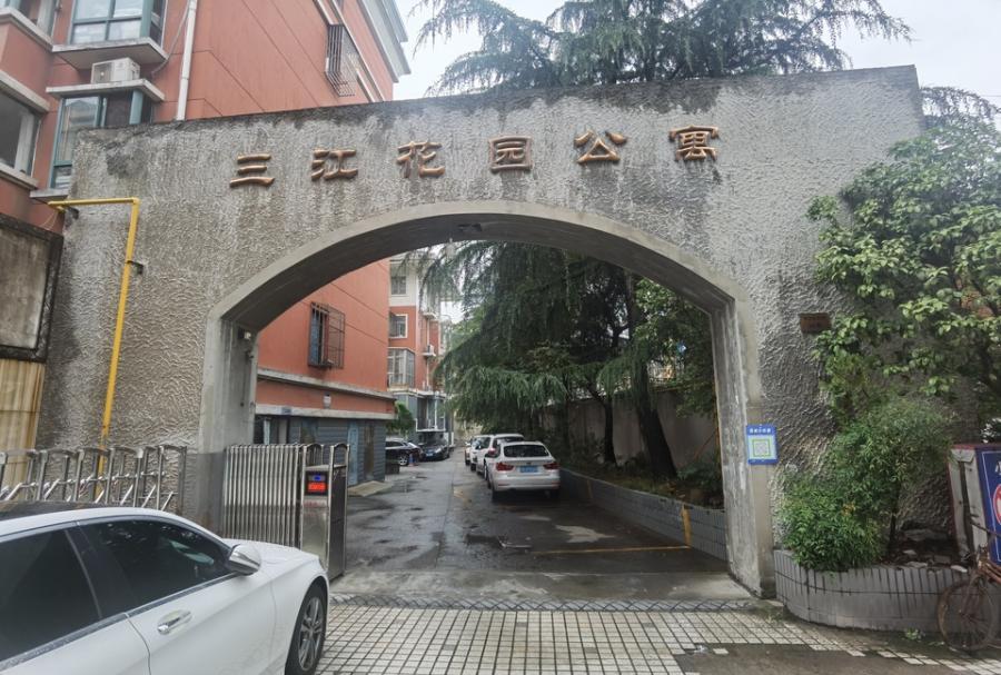 三江百货广场F幢502室-1
