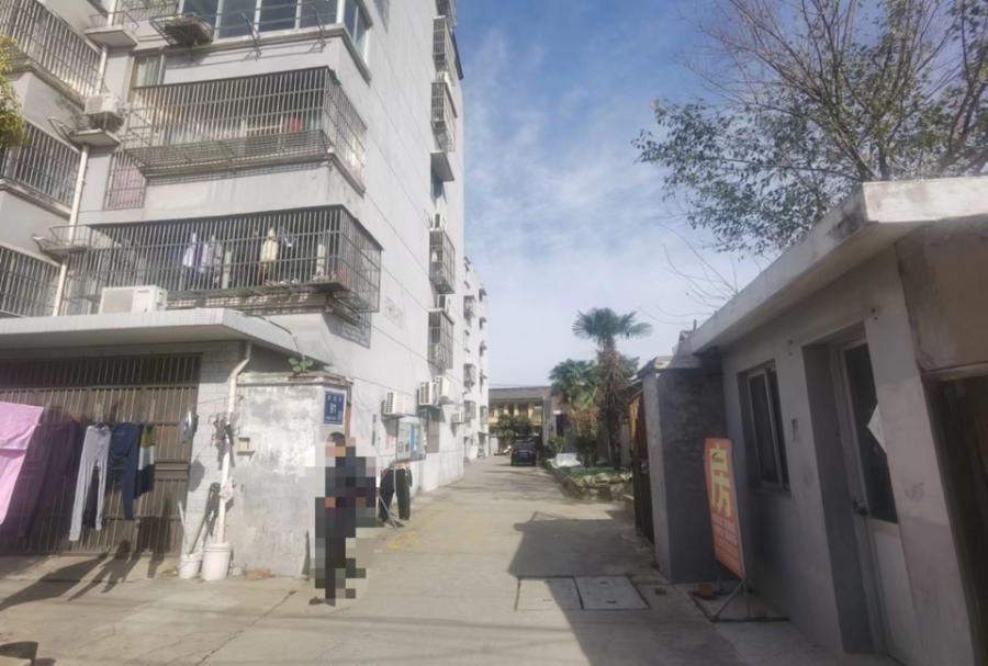 大桥镇团结街住宅小区4幢502室-4