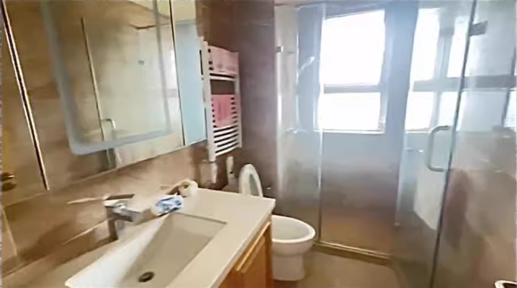 1724051556899