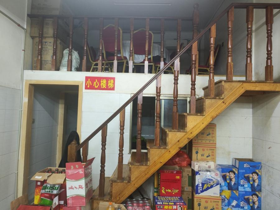红光小区朝东门市113号-4