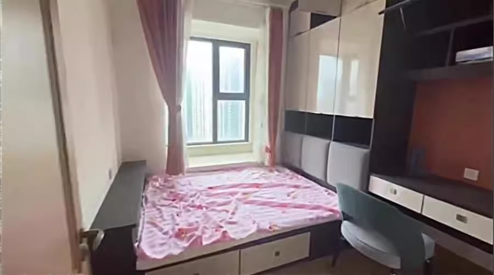 1724051539745